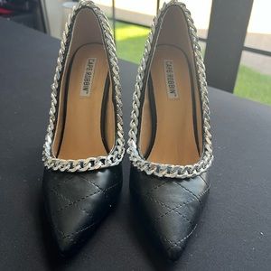 Chains black pumps/heels